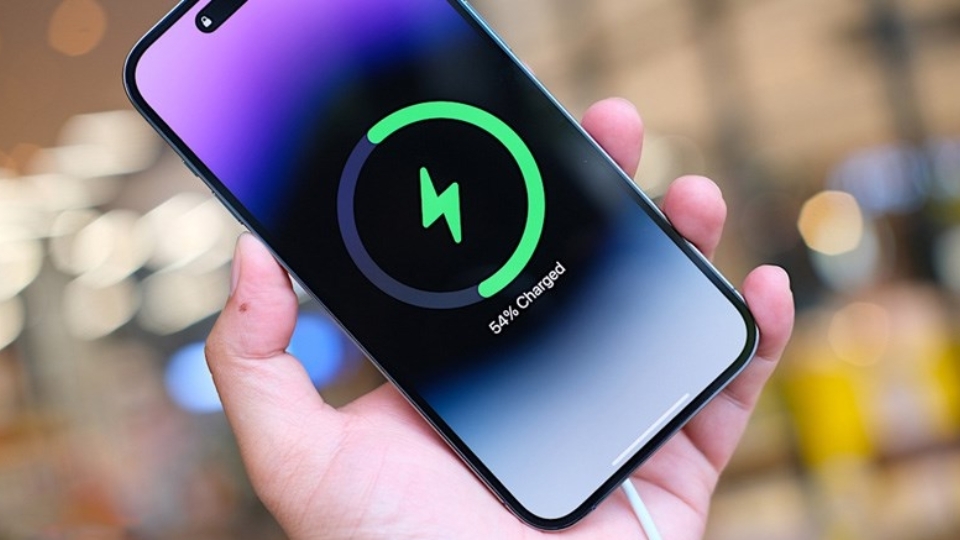 Nguyên nhân nào khiến iPhone tắt máy khi pin vẫn còn? Làm thế nào để giải quyết vấn đề này một cách hiệu quả